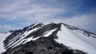 Kolmen huipun reitti kuvattuna Svellnosen (2270m) huipulta, välissä Keilhaus toppen (2350m) ja viimeisenä Galdhöpiggen (2469m).