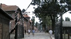 Auschwitzin portti. Arbeit macht frei ("työ tekee vapaaksi")